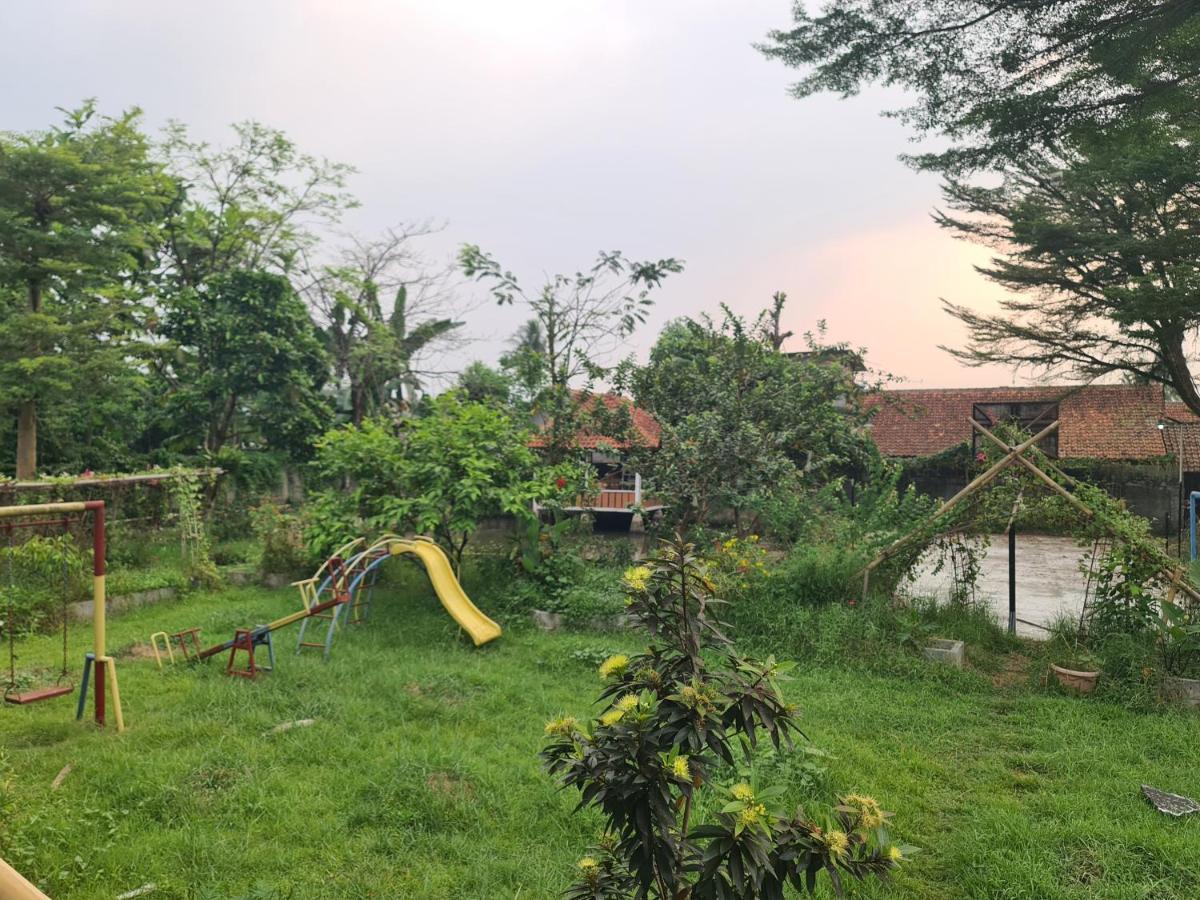 Kampung Istal Villa Pamijahan Богор Екстериор снимка